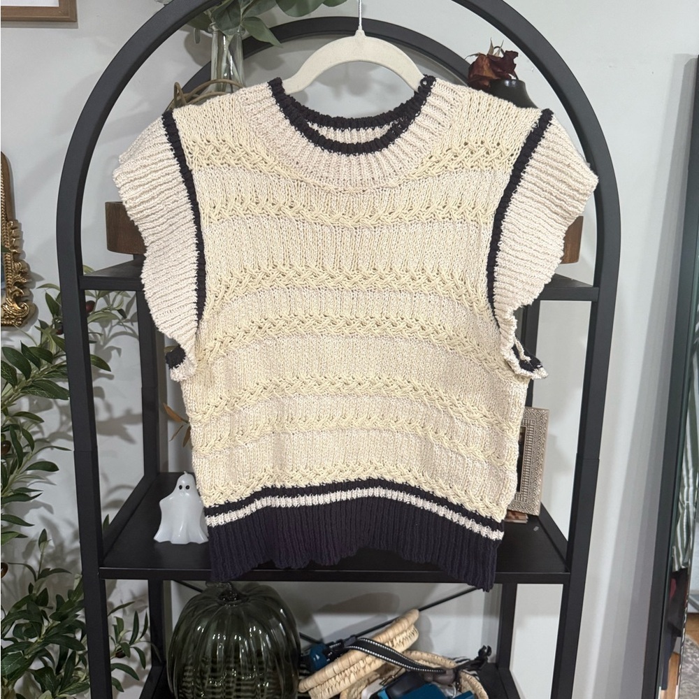 Elan Cream and Black Knit Blouse short sleeve sweater size small